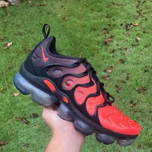 Air Vapormax Plus (Red/black) Worn once